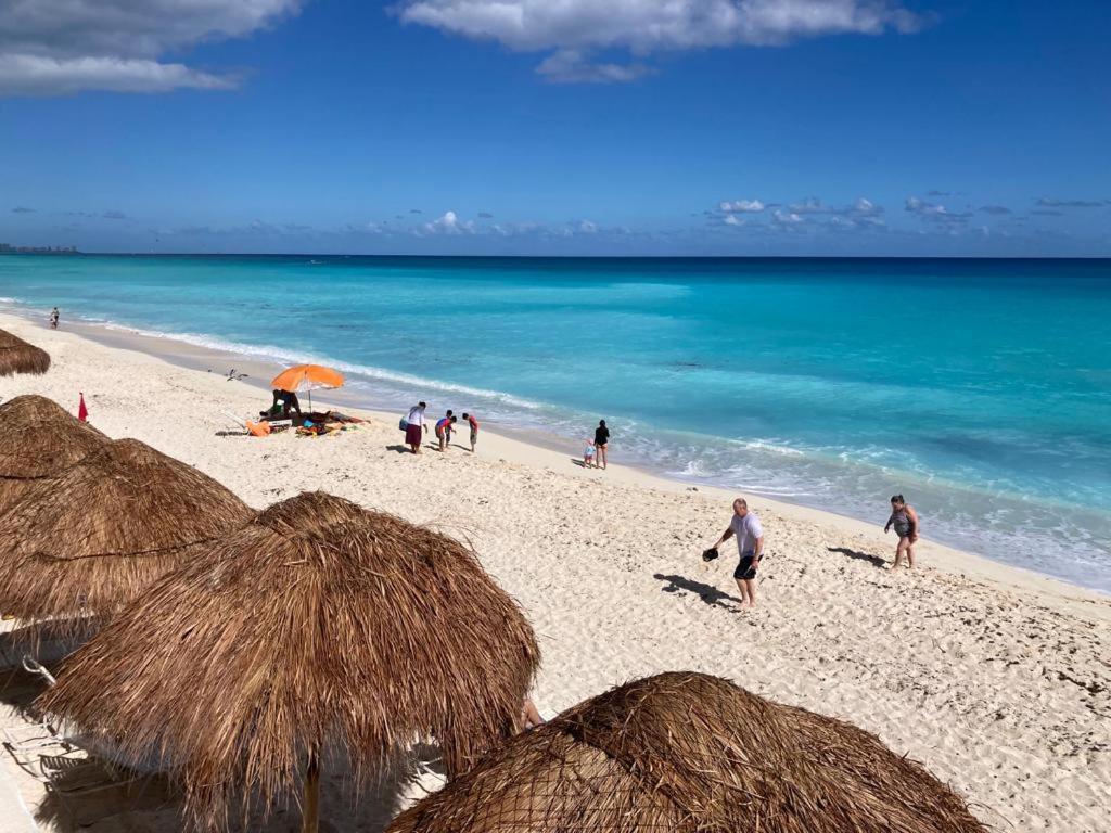 Cancun Oceanfront, Entire Apartment Kültér fotó