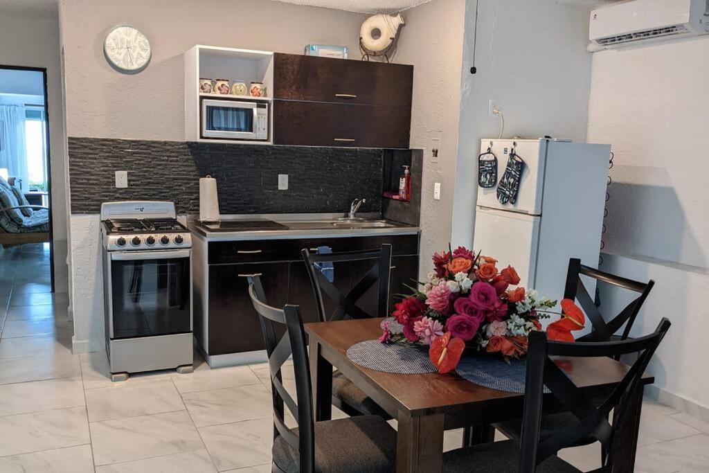 Cancun Oceanfront, Entire Apartment Kültér fotó